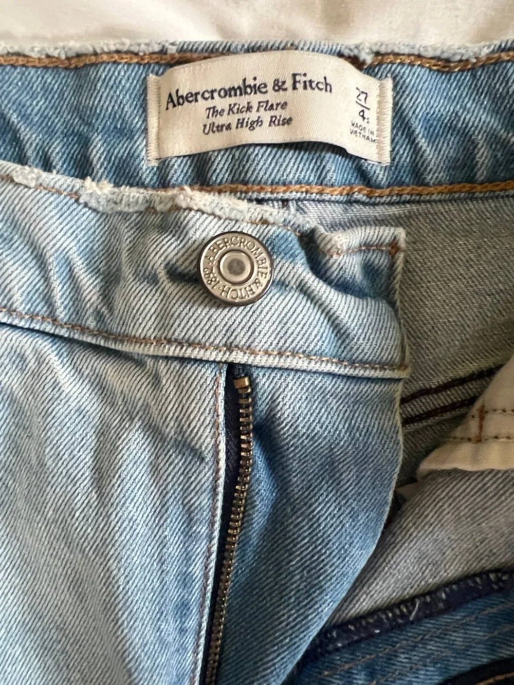 Abercrombie & Fitch Light Blue High-Rise Kick Flare Jeans - Picture 1 of 3